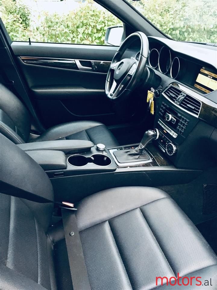 2012' Mercedes-Benz C 300 photo #6