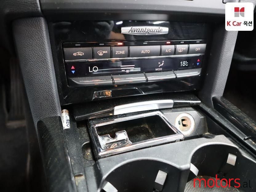 2011' Mercedes-Benz E 220 photo #2