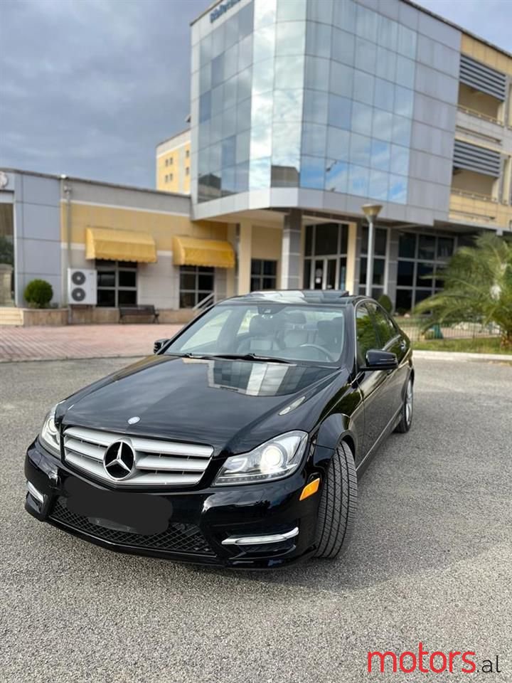 2012' Mercedes-Benz C 300 photo #2