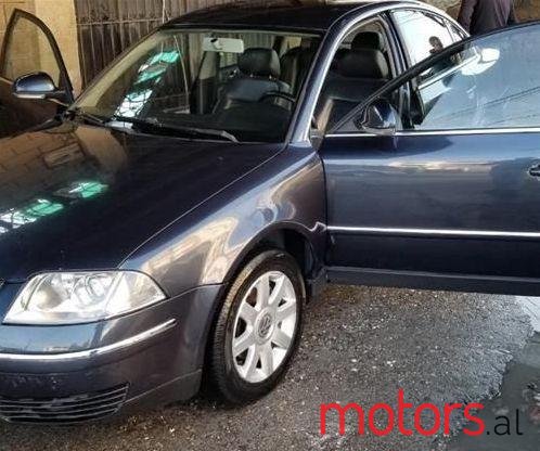 2005' Volkswagen Passat photo #1