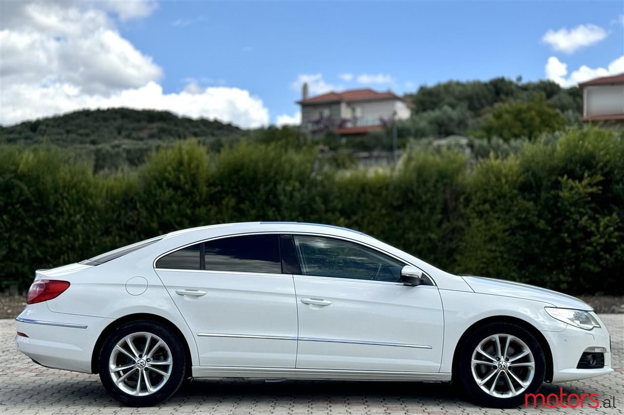 2010' Volkswagen Passat photo #6