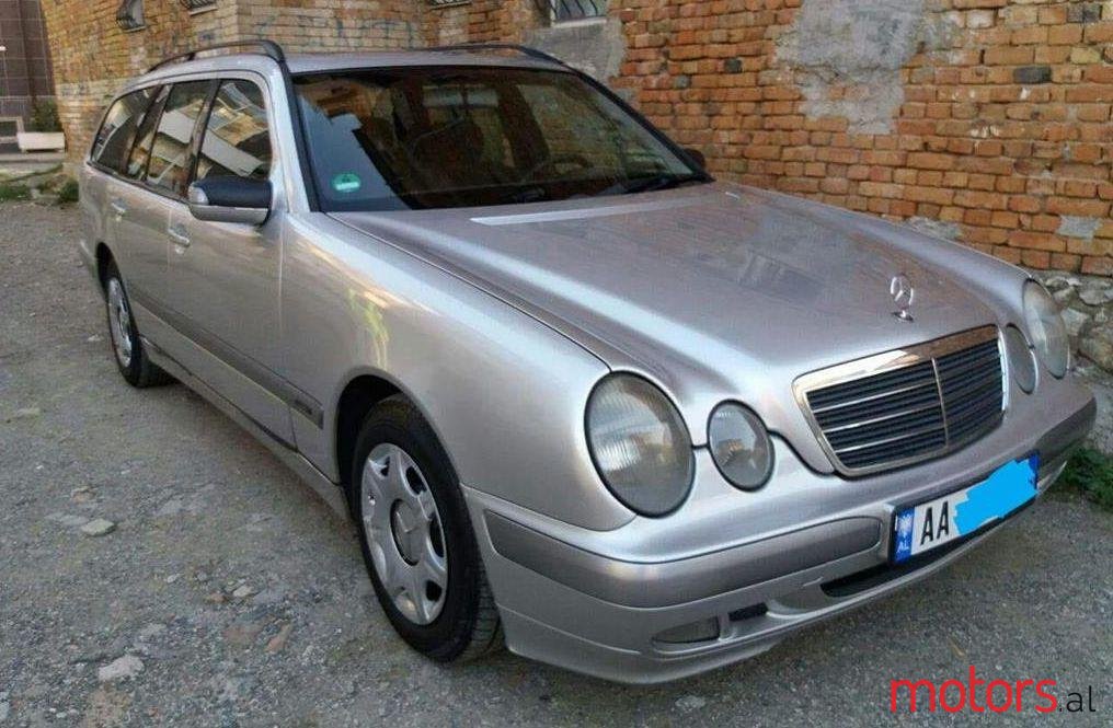 2000' Mercedes-Benz E 220 photo #4