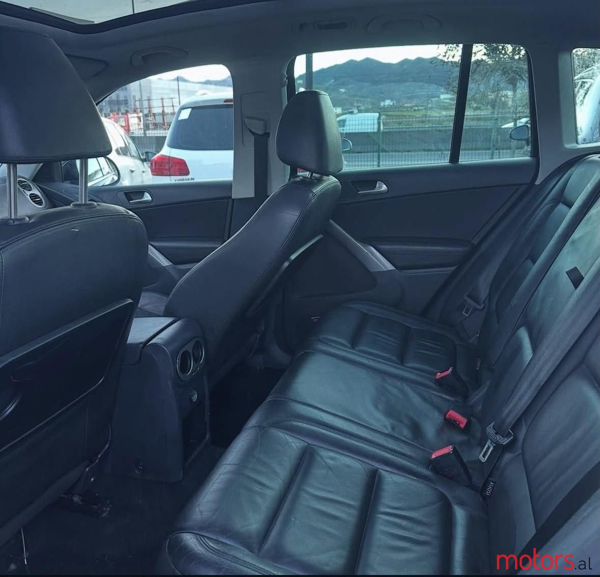 2009' Volkswagen Tiguan photo #2