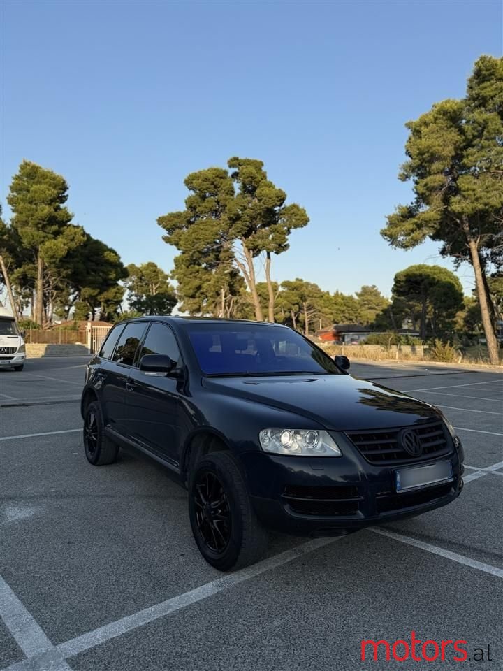 2005' Volkswagen Touareg photo #1