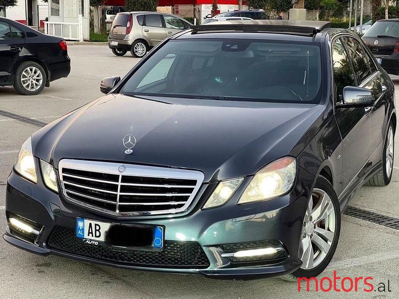 2012' Mercedes-Benz E 350 photo #3