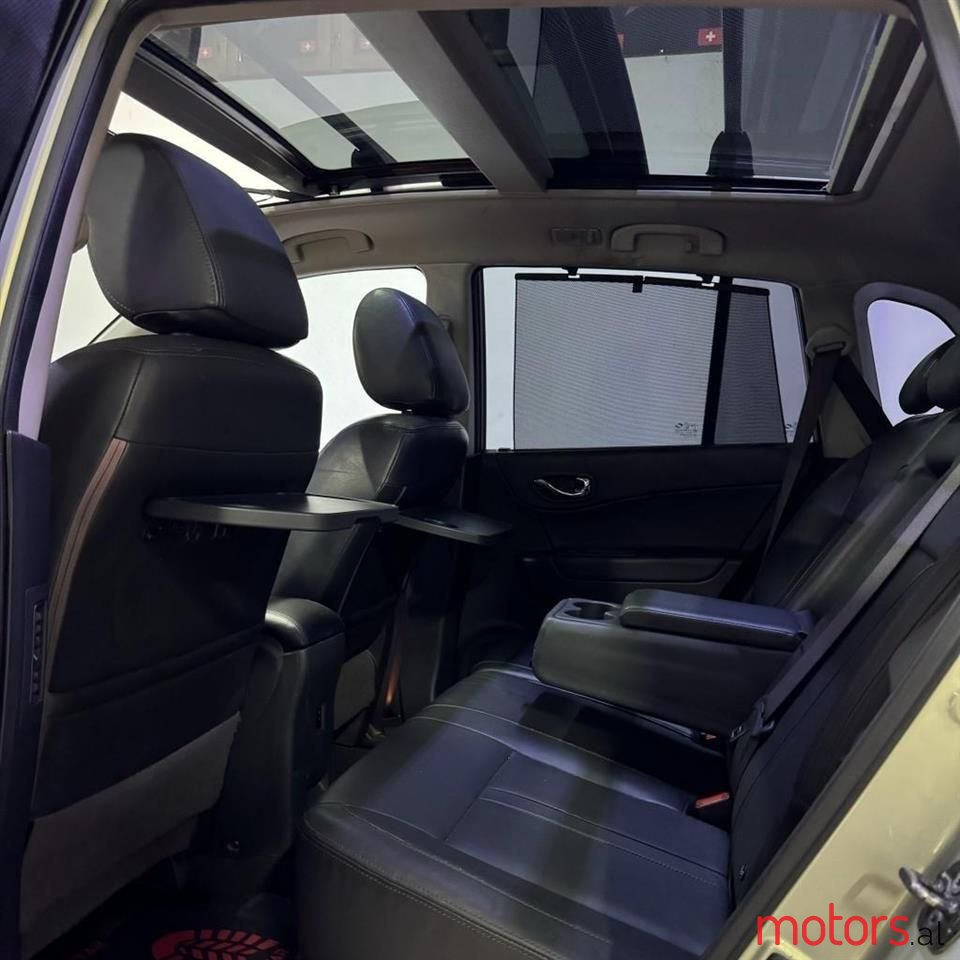 2008' Renault Koleos photo #4