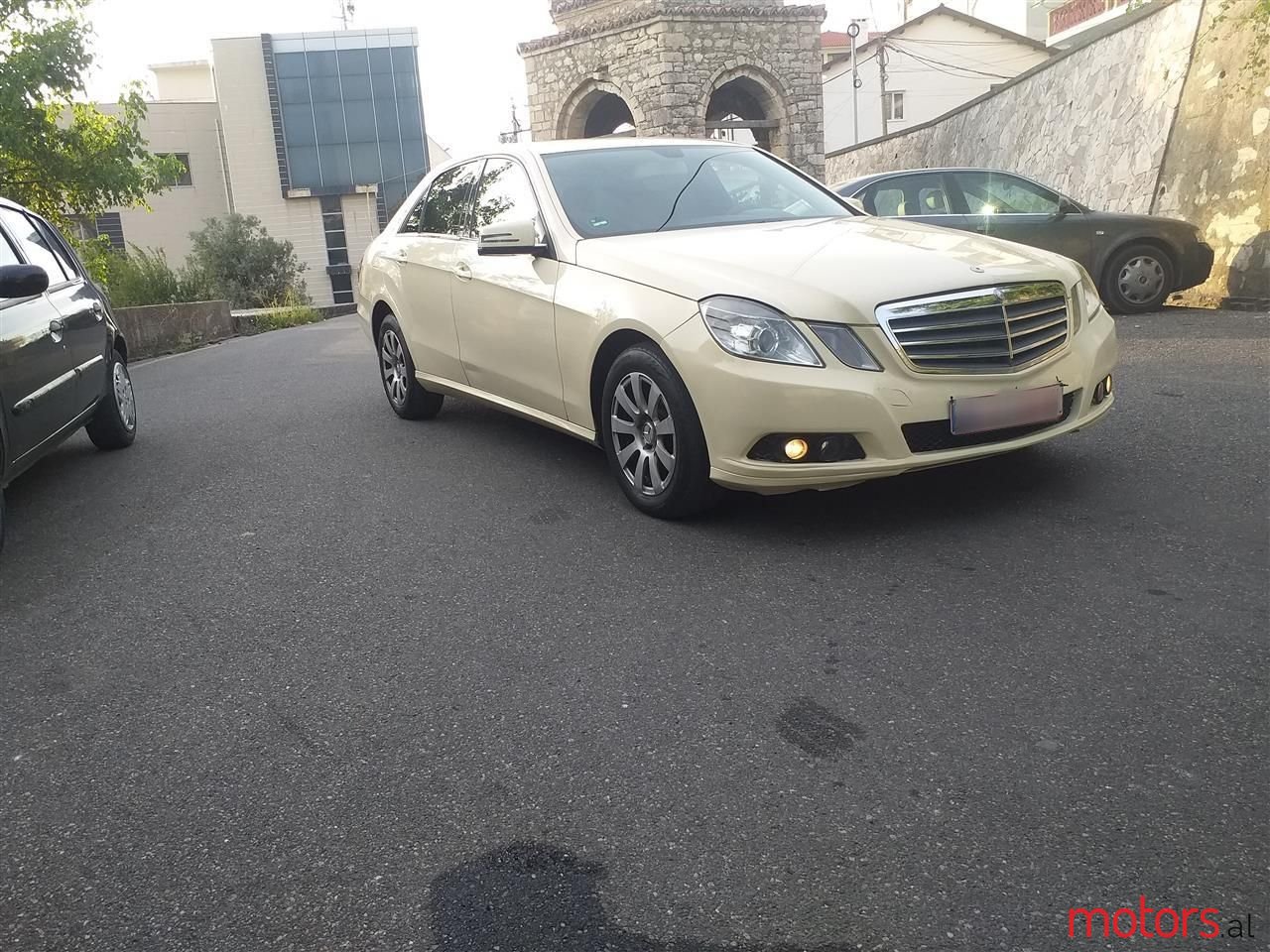 2010' Mercedes-Benz E 200 photo #3