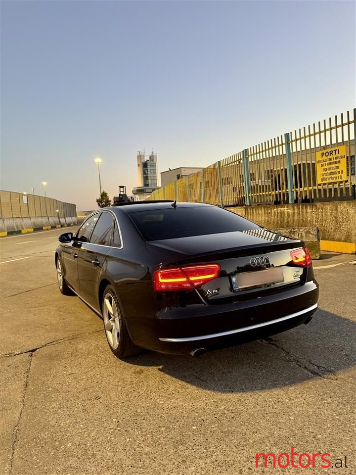 2011' Audi A8 photo #2
