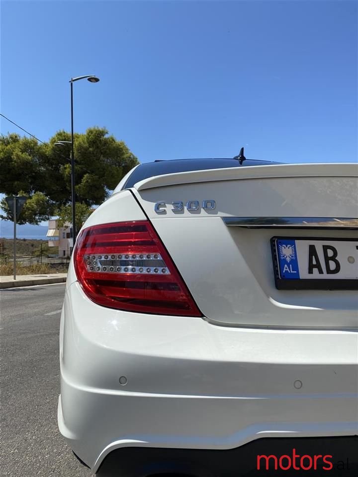2012' Mercedes-Benz C 300 photo #2