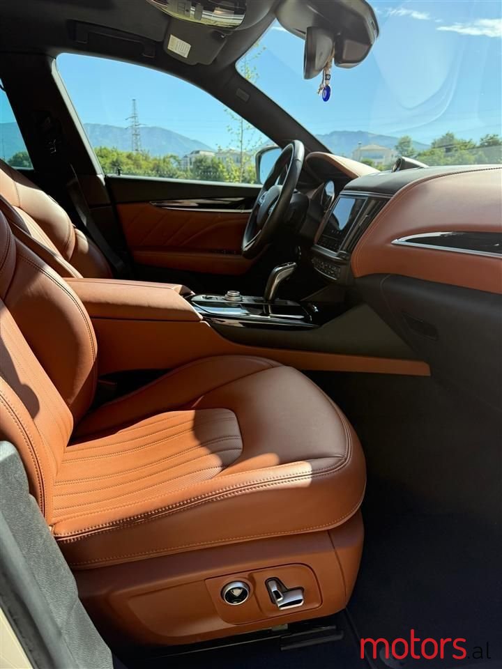 2022' Maserati Levante photo #6