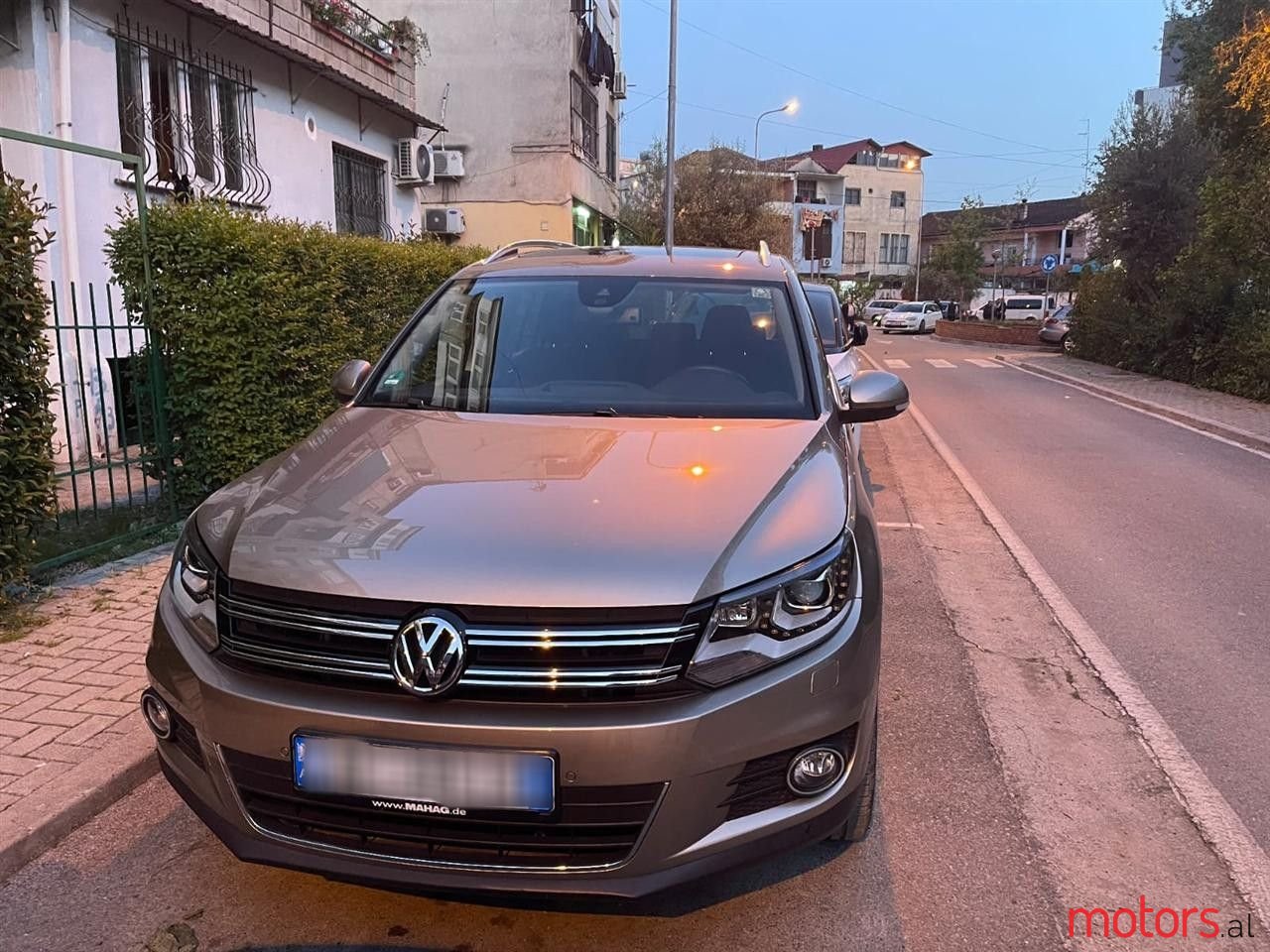 2012' Volkswagen Tiguan photo #2