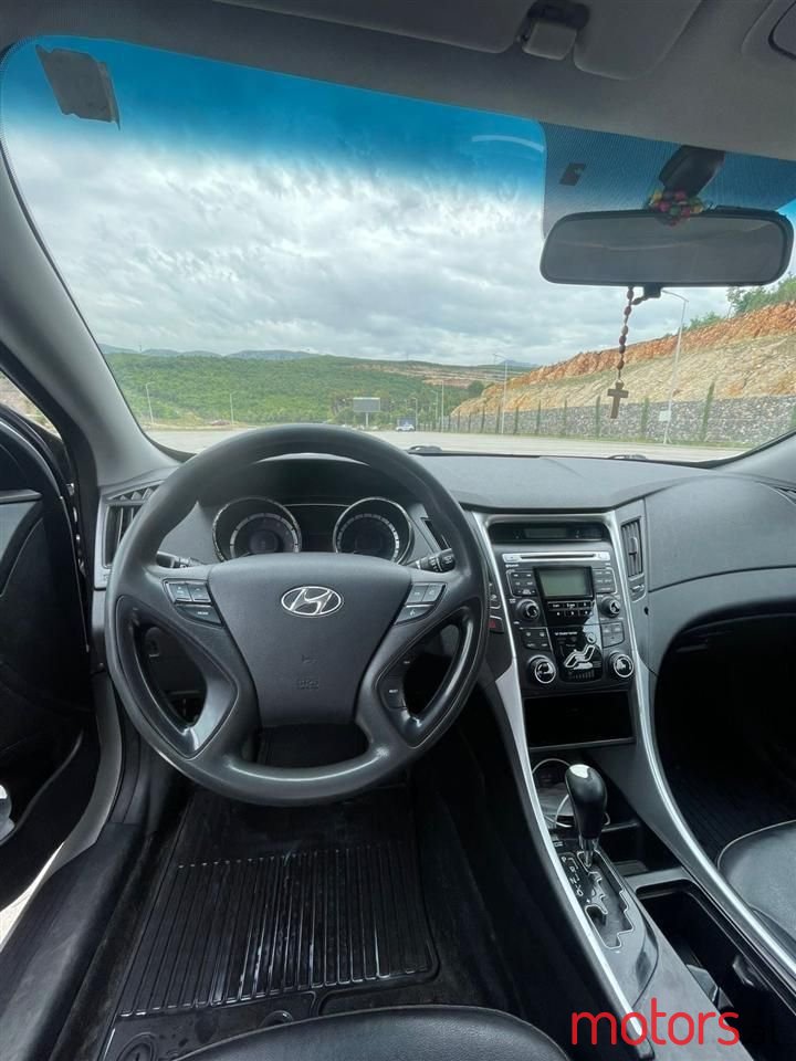 2011' Hyundai Sonata photo #4