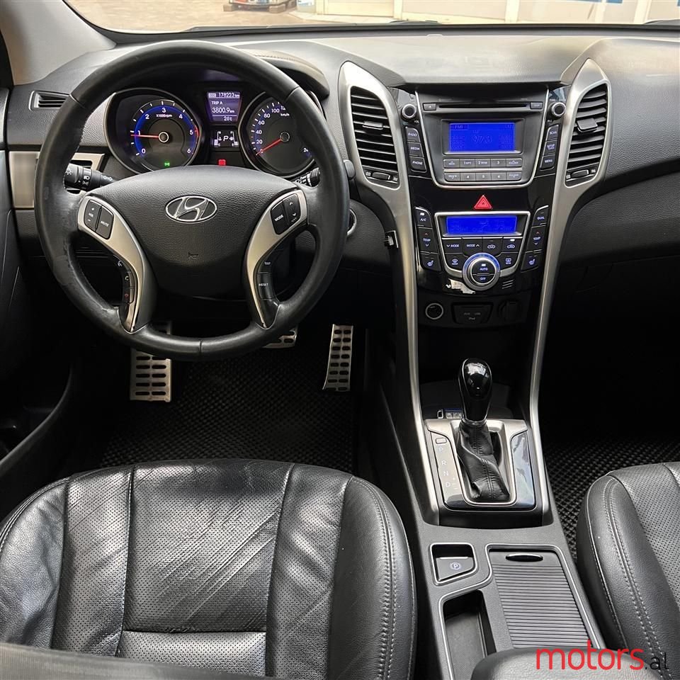 2012' Hyundai i30 photo #4