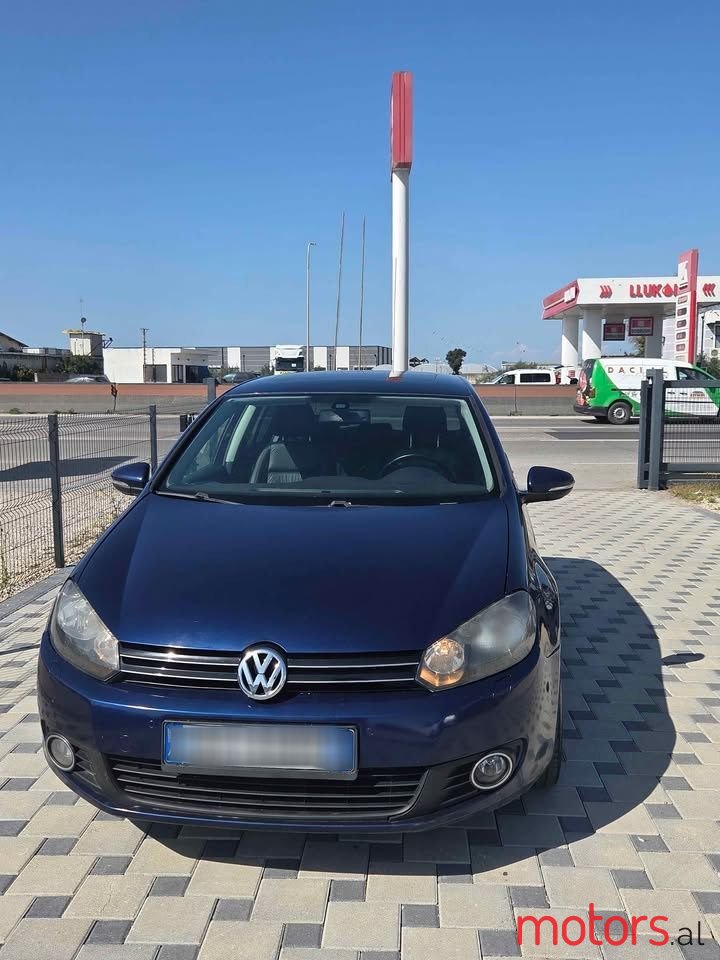 2010' Volkswagen Golf photo #2