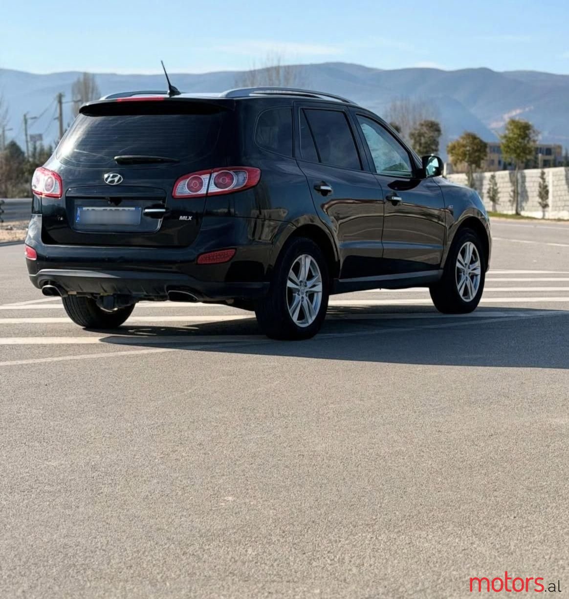 2011' Hyundai Santa Fe photo #3