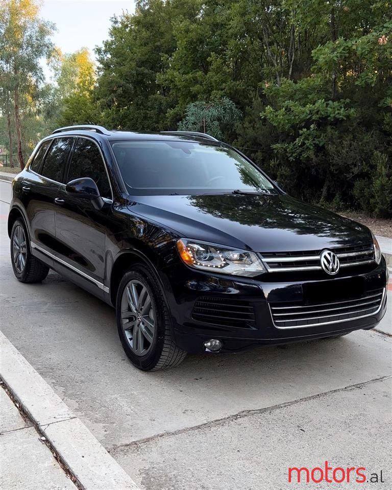 2013' Volkswagen Touareg photo #1