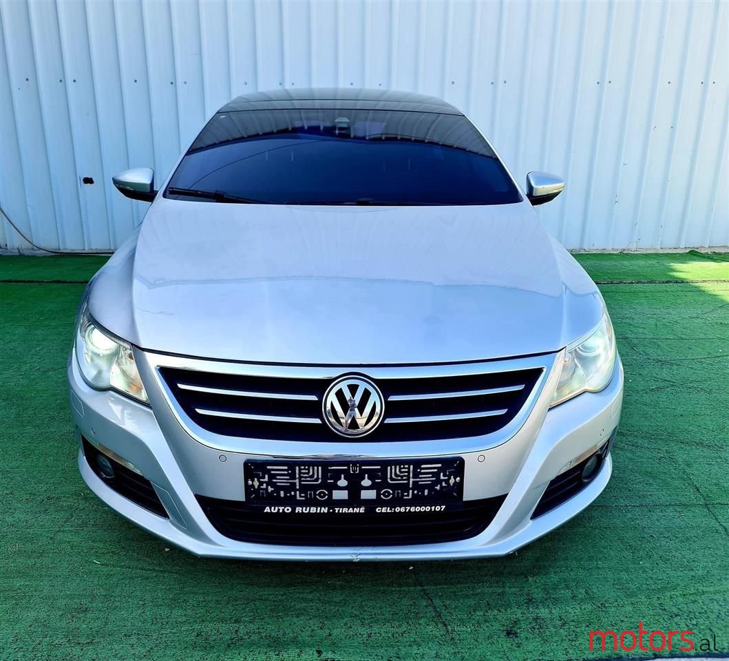 2011' Volkswagen Passat photo #1