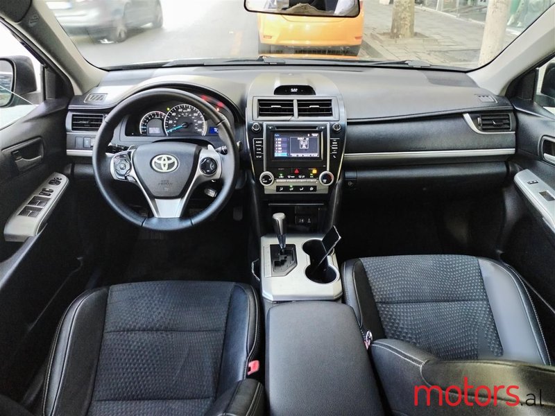 2014' Toyota Avensis photo #2