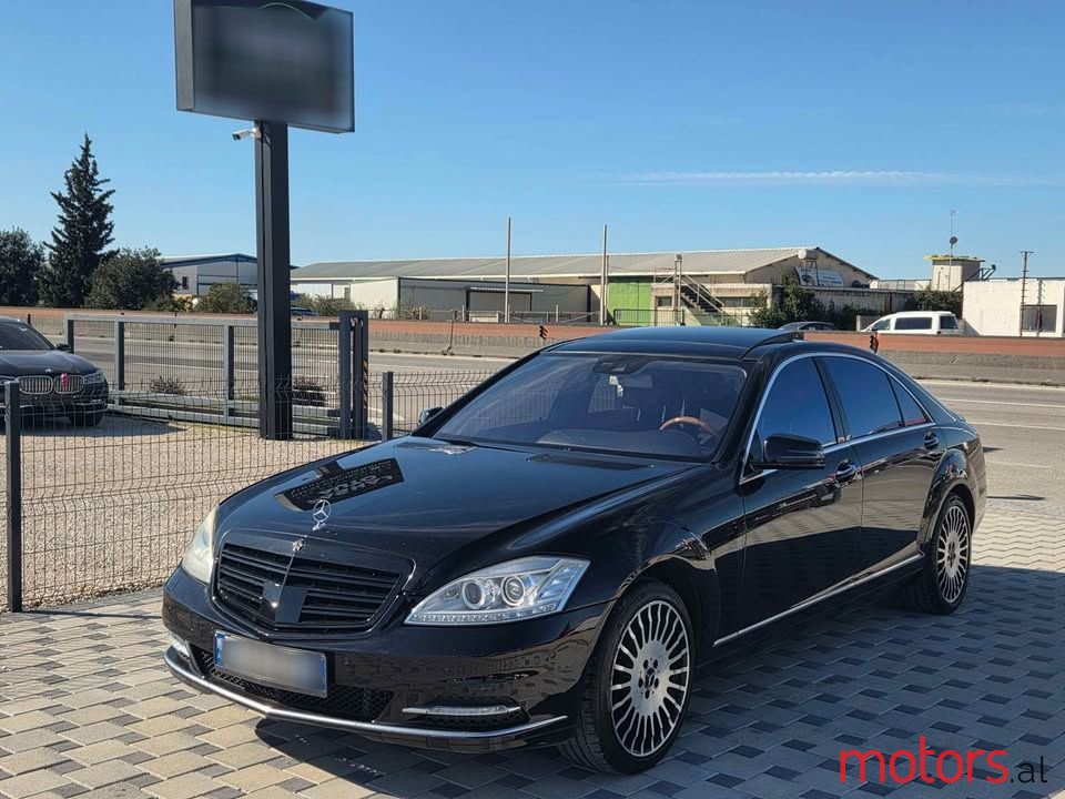 2011' Mercedes-Benz S 550 photo #1
