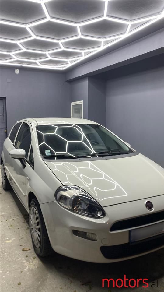 2015' Fiat Punto photo #2