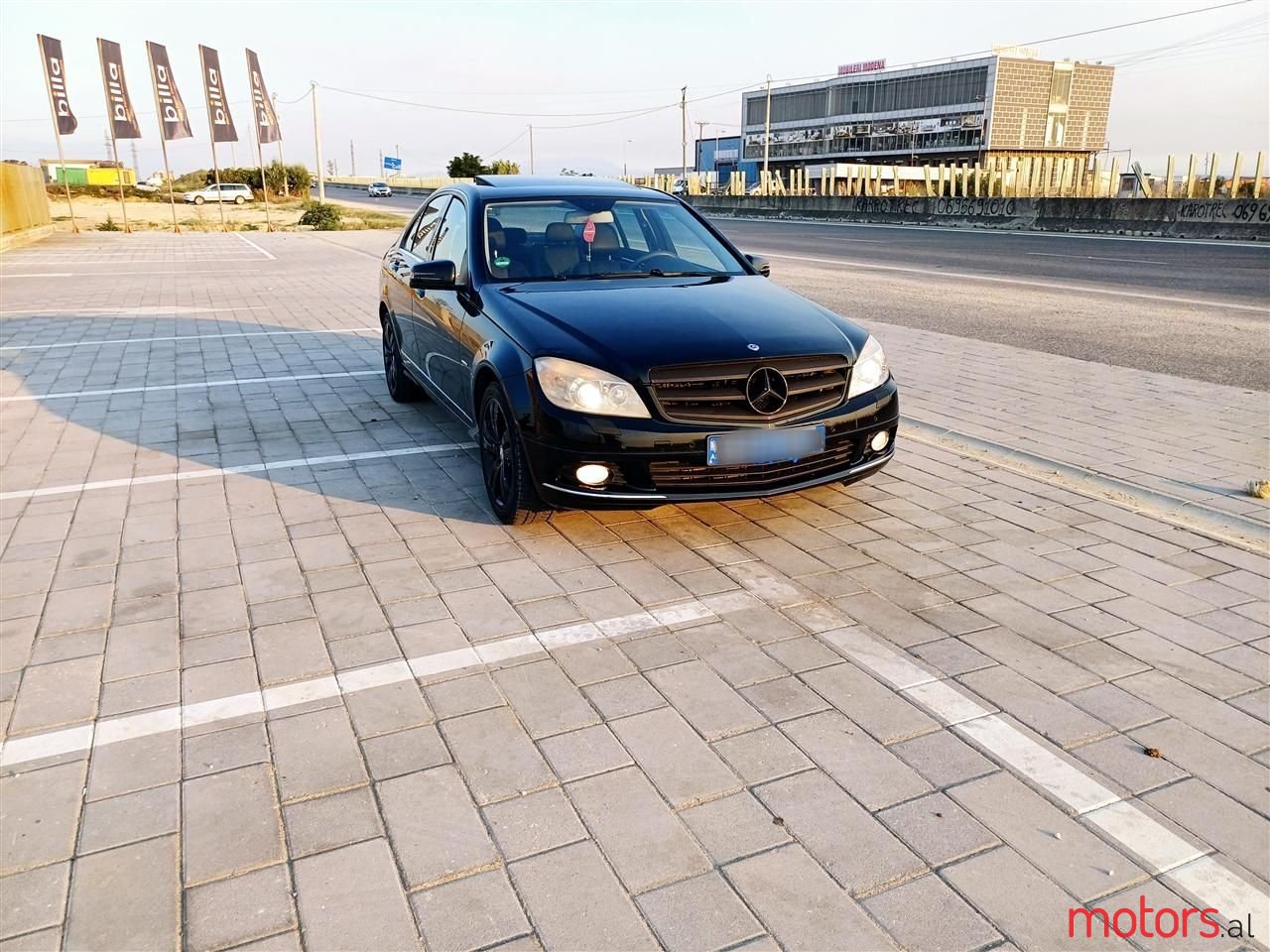 2011' Mercedes-Benz C 180 photo #2