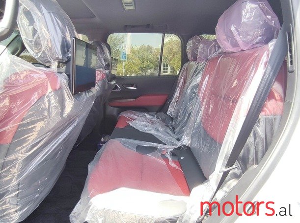 2022' Toyota Land Cruiser photo #5