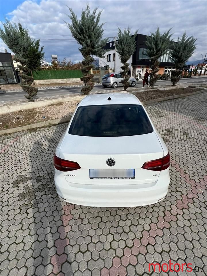 2015' Volkswagen Jetta photo #3