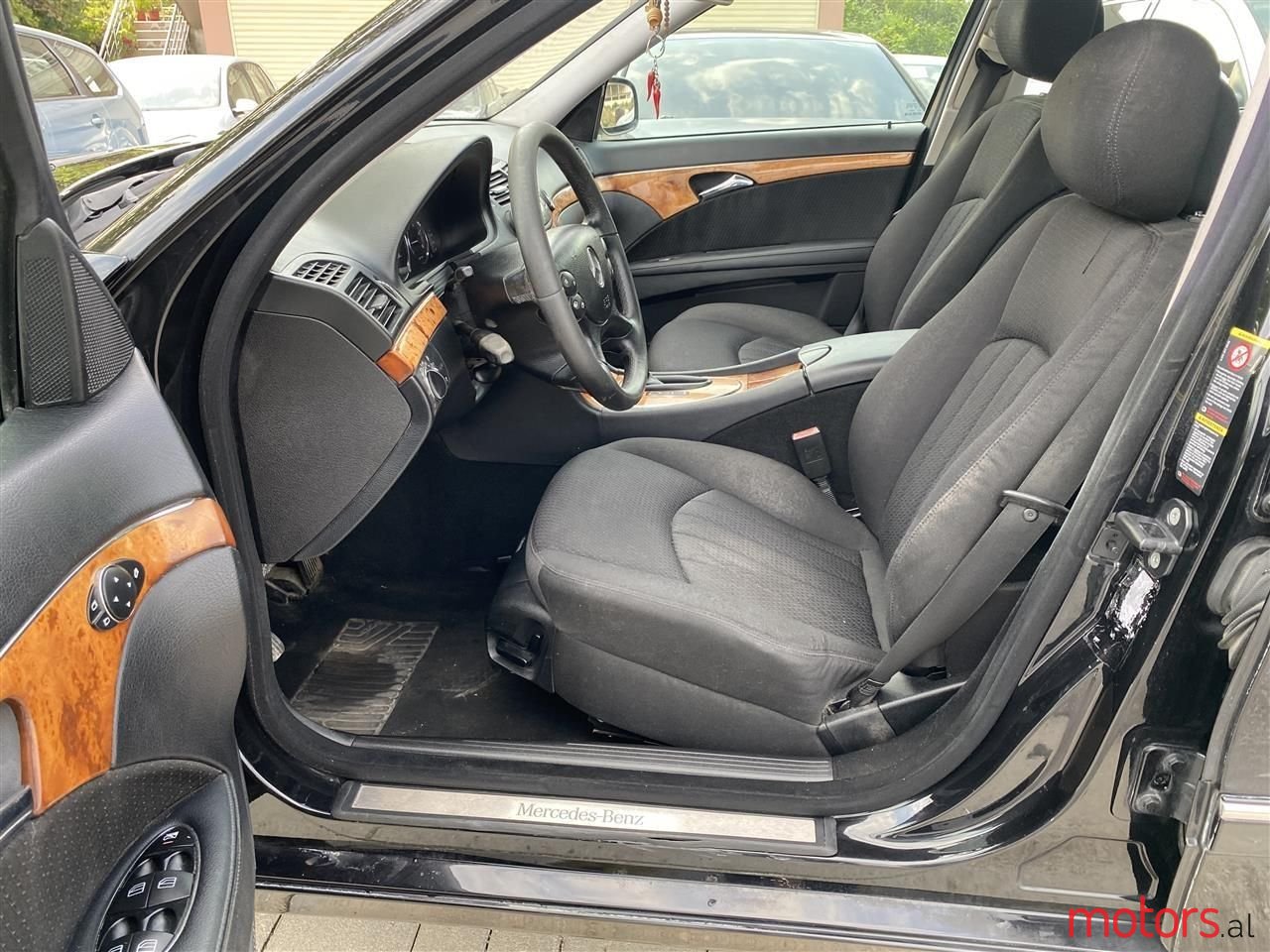 2008' Mercedes-Benz E 280 photo #3