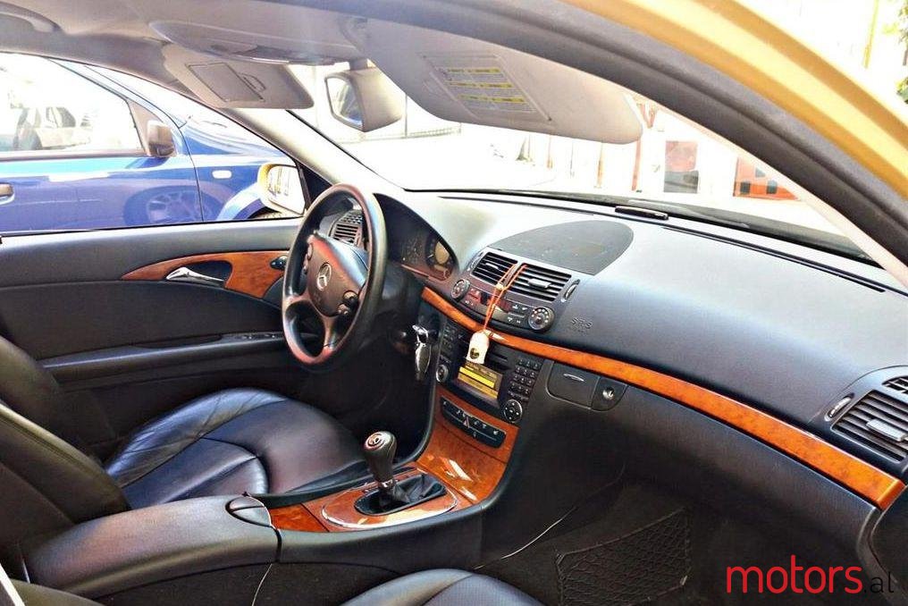 2009' Mercedes-Benz E 200 photo #2