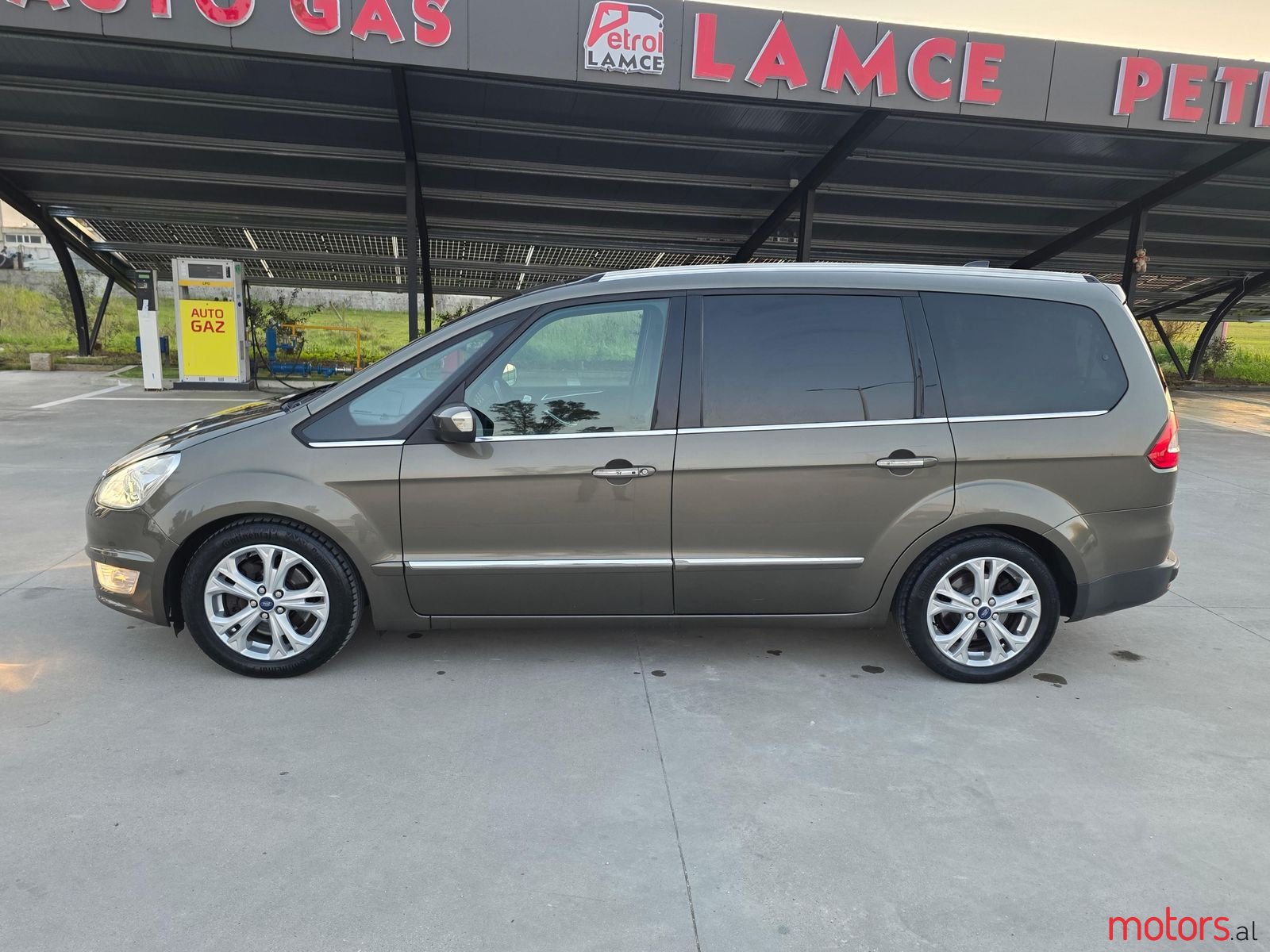 2011' Ford Galaxy photo #2