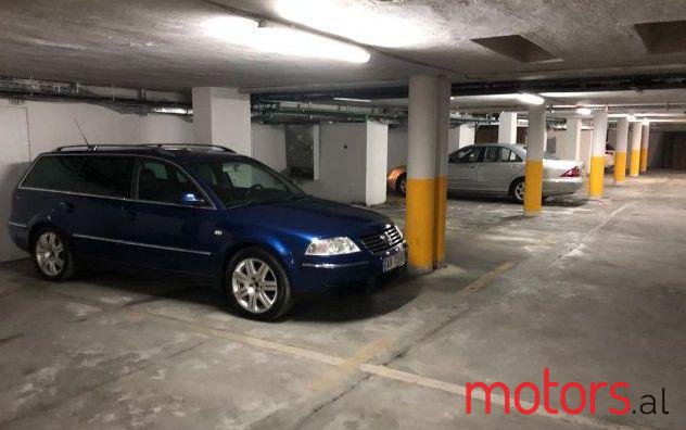 2001' Volkswagen Passat photo #1