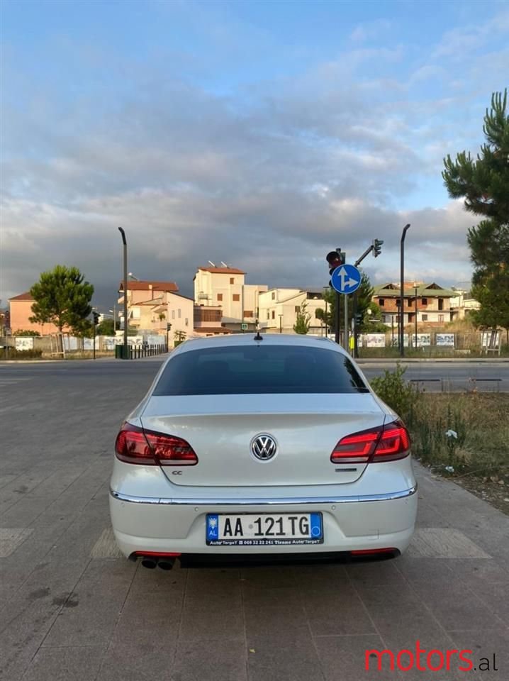 2013' Volkswagen Passat photo #5