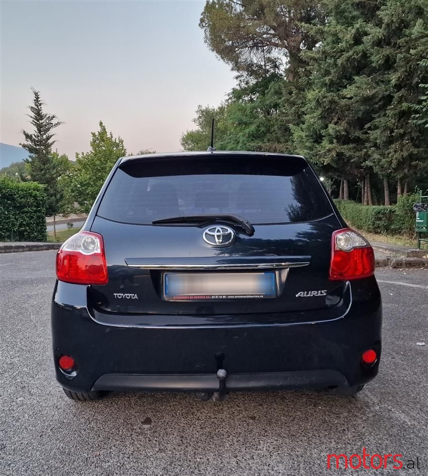 2012' Toyota Auris photo #4