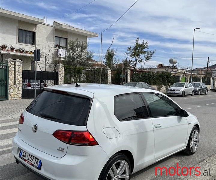 2013' Volkswagen Golf photo #2