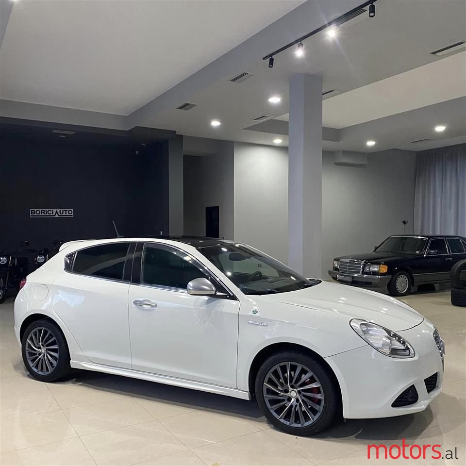 2010' Alfa Romeo Giulietta photo #5