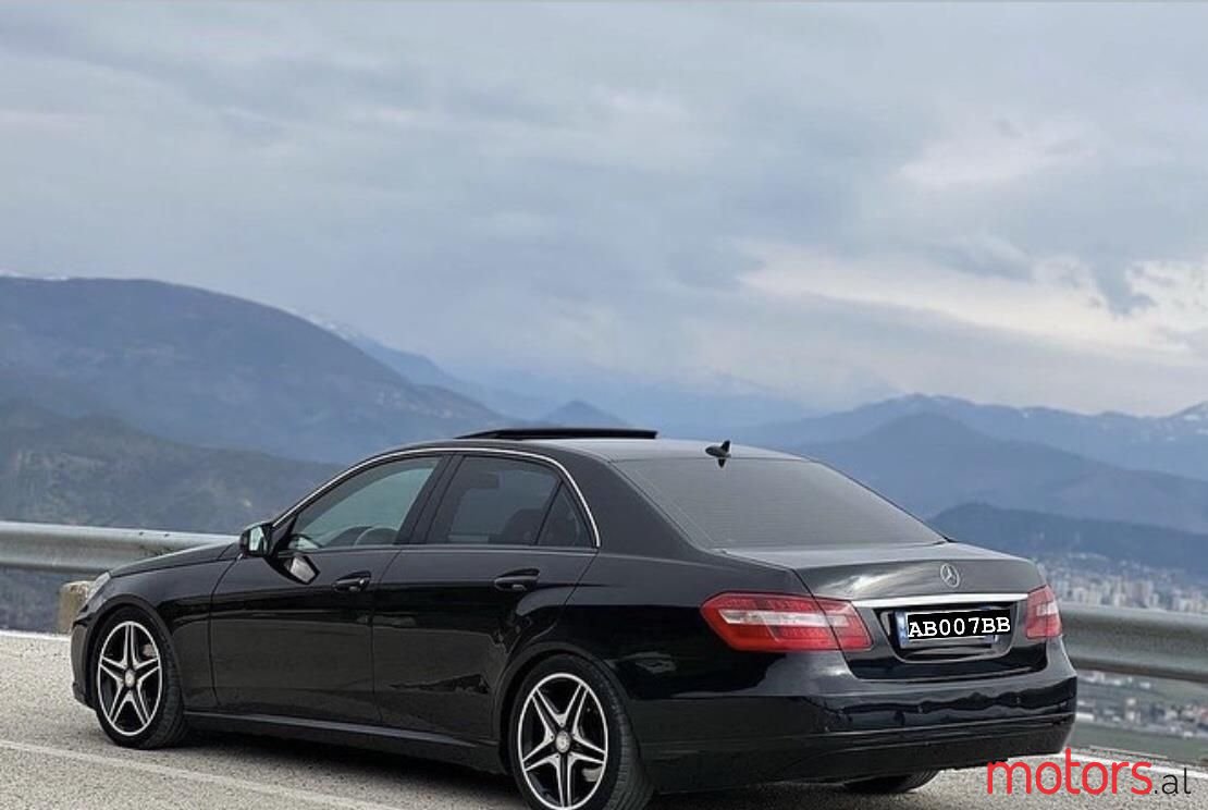 2011' Mercedes-Benz E 220 photo #3