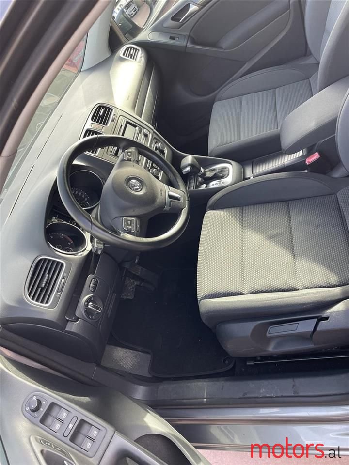 2010' Volkswagen Golf photo #4