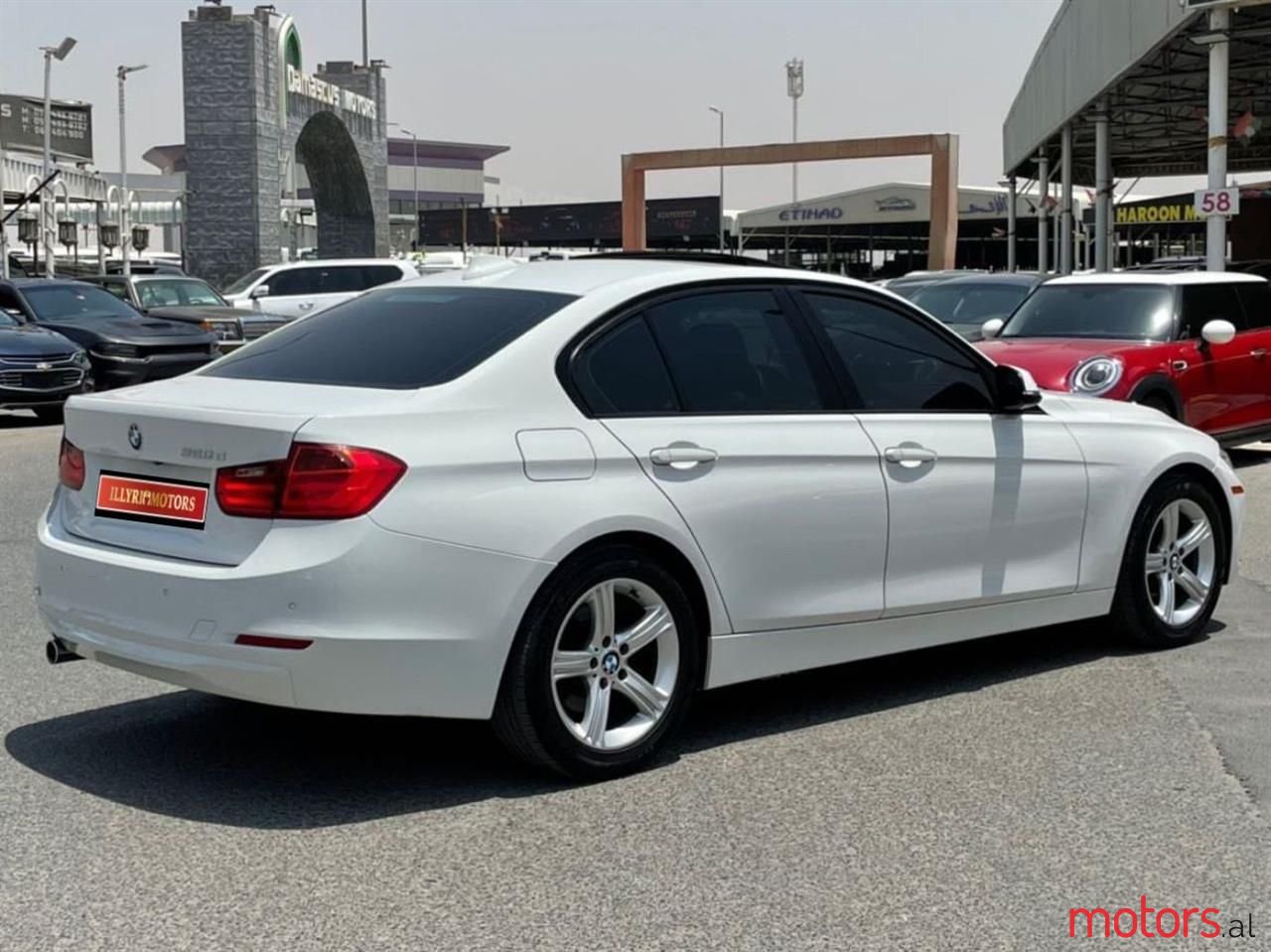 2012' BMW 320 photo #1