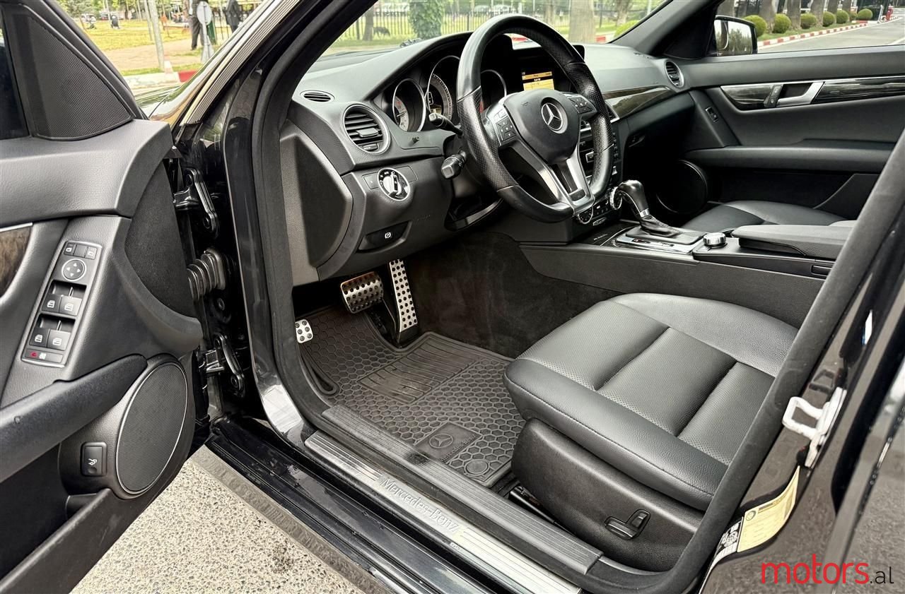 2012' Mercedes-Benz C 250 photo #2