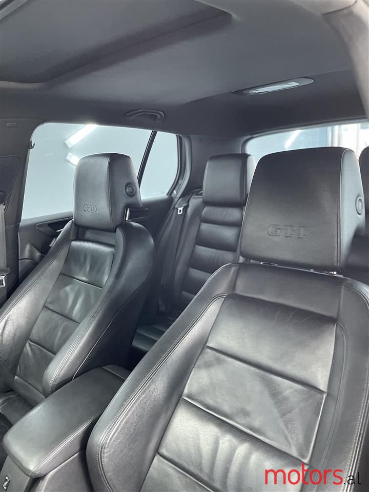 2011' Volkswagen Golf photo #6