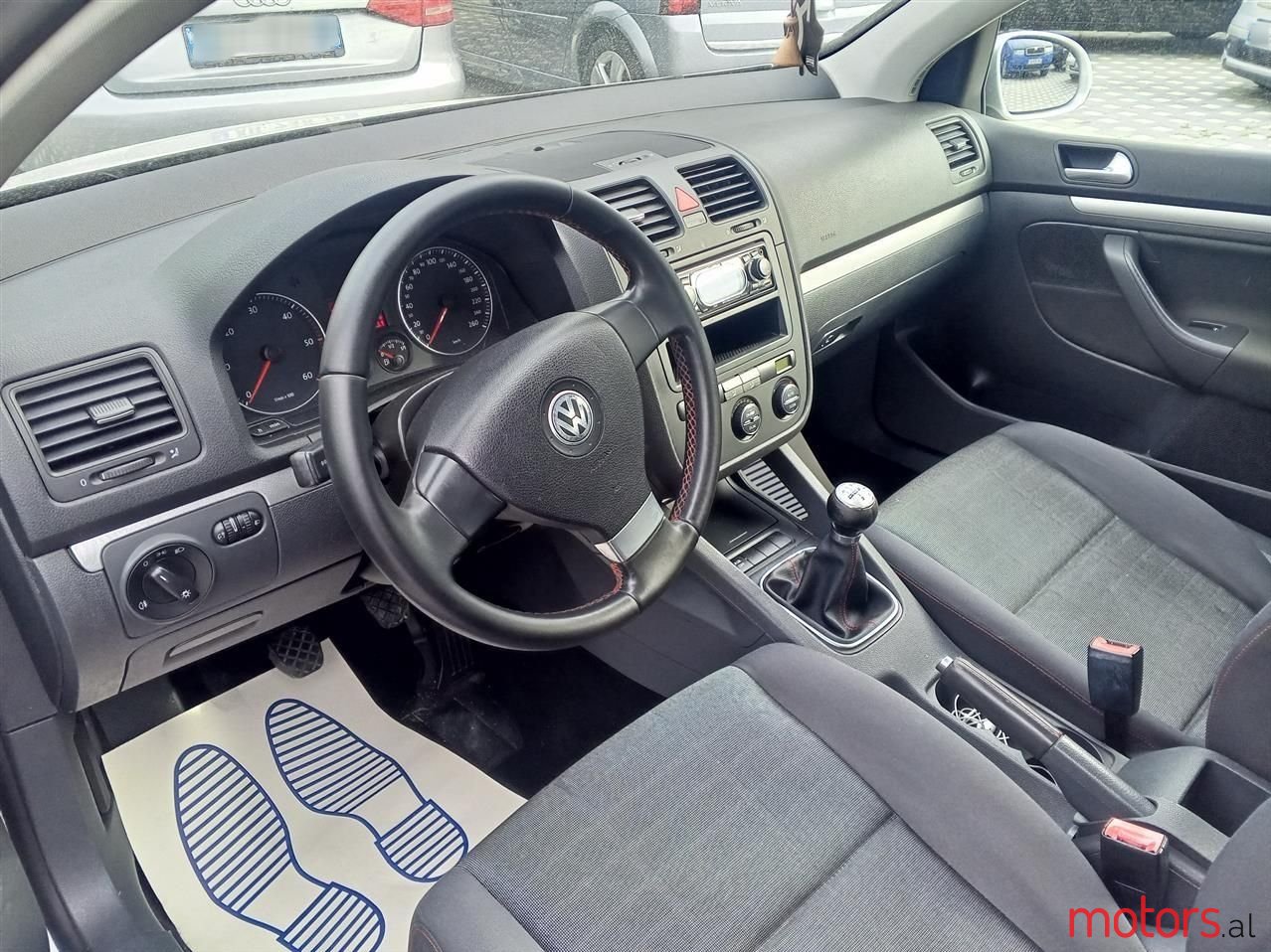 2008' Volkswagen Golf photo #2