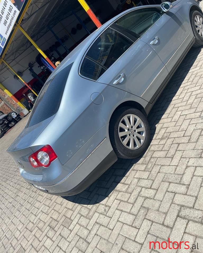 2006' Volkswagen Passat photo #5