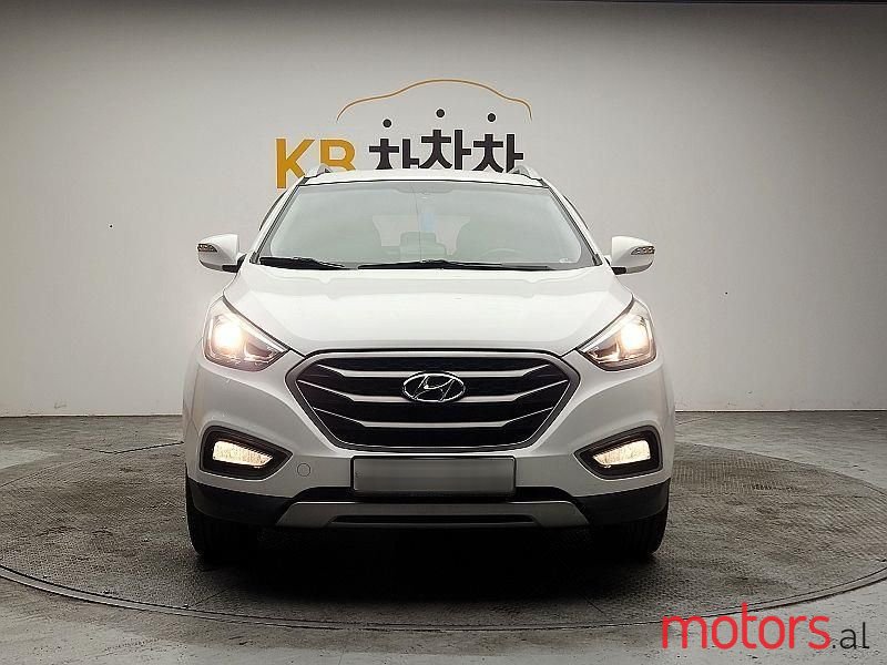 2013' Hyundai Santa Fe photo #3