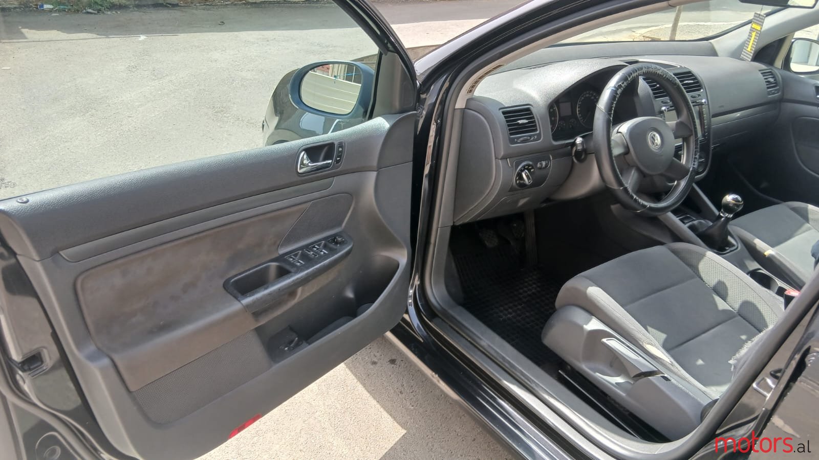 2005' Volkswagen Golf photo #4