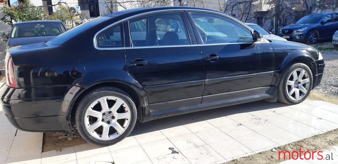 2004' Volkswagen Passat photo #2