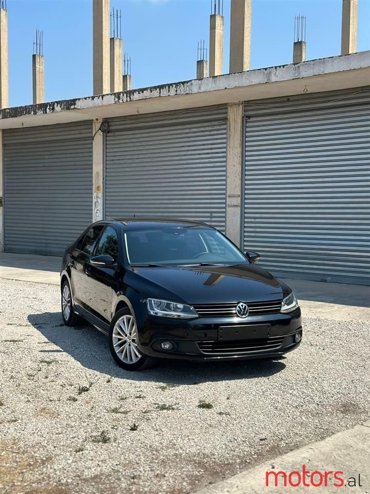 2012' Volkswagen Jetta photo #3