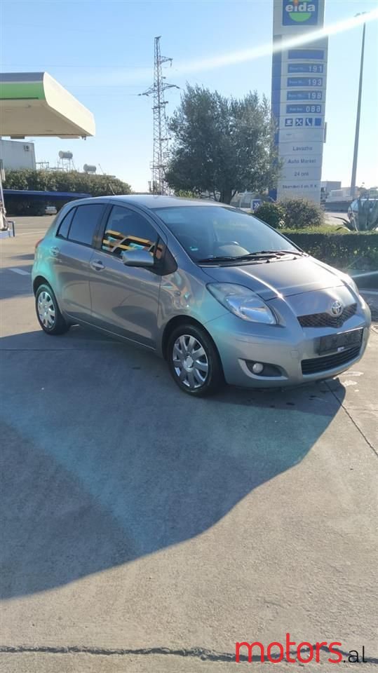 2010' Toyota Yaris photo #1