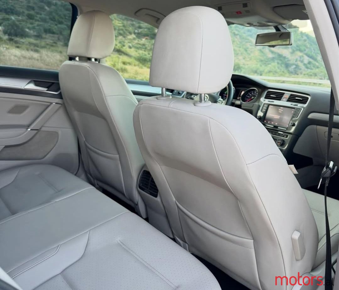 2016' Volkswagen e-Golf photo #2