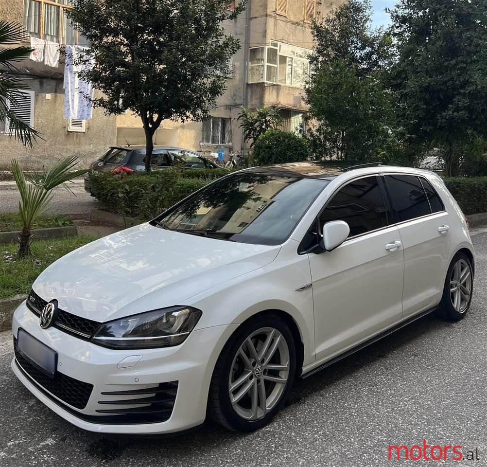 2015' Volkswagen Golf photo #1