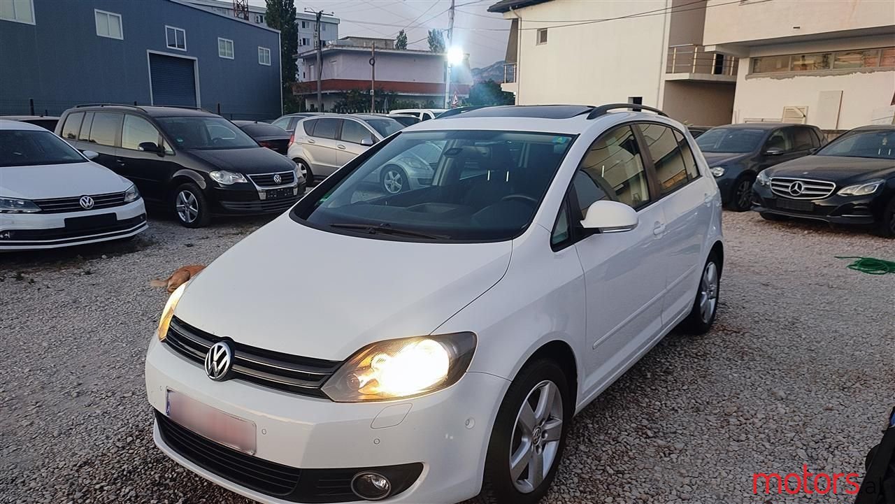 2010' Volkswagen Golf Plus photo #1